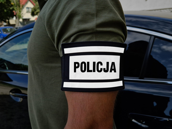 Odblaskowa opaska szybkiego rozpoznania nadruk POLICJA - czarna