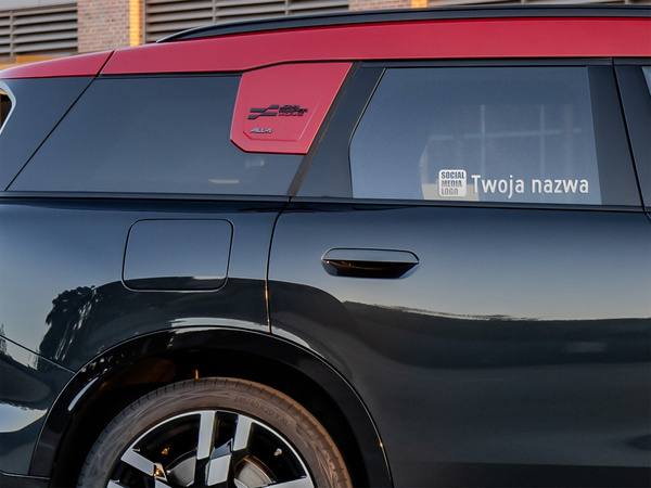 Naklejka z logiem KICK i Twoją nazwą social mediów - srebrny odblask