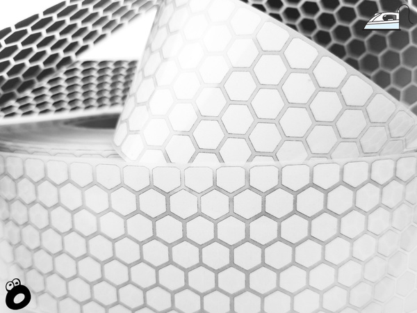 Odblaskowa taśma do wprasowania srebrna plaster miodu 5 cm / 5 mb.